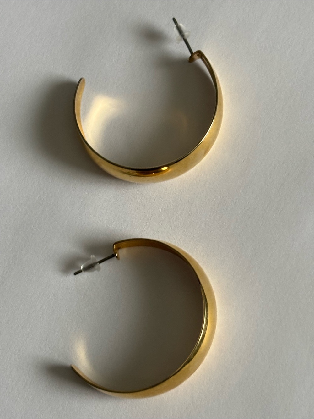 Vintage gold tone loop earrings